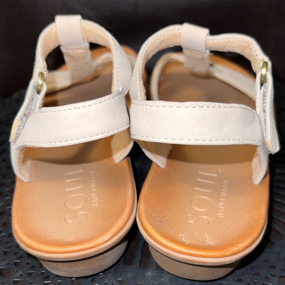 SOUL Naturalizer Cream Laser-Cut T-Strap Sandals - Picture 4 of 7